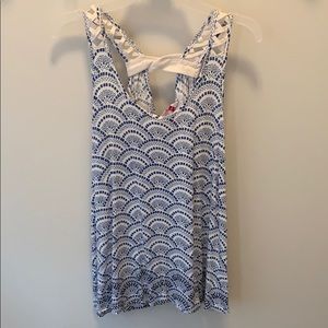 sleeveless top